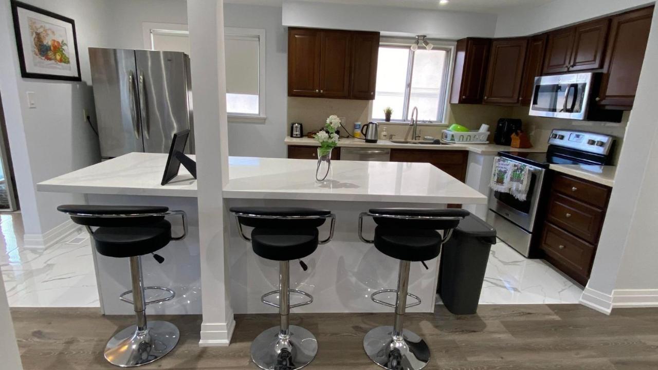 Spectacular 3 Bedroom 2 Wr House - Close To Airport Toronto Zewnętrze zdjęcie