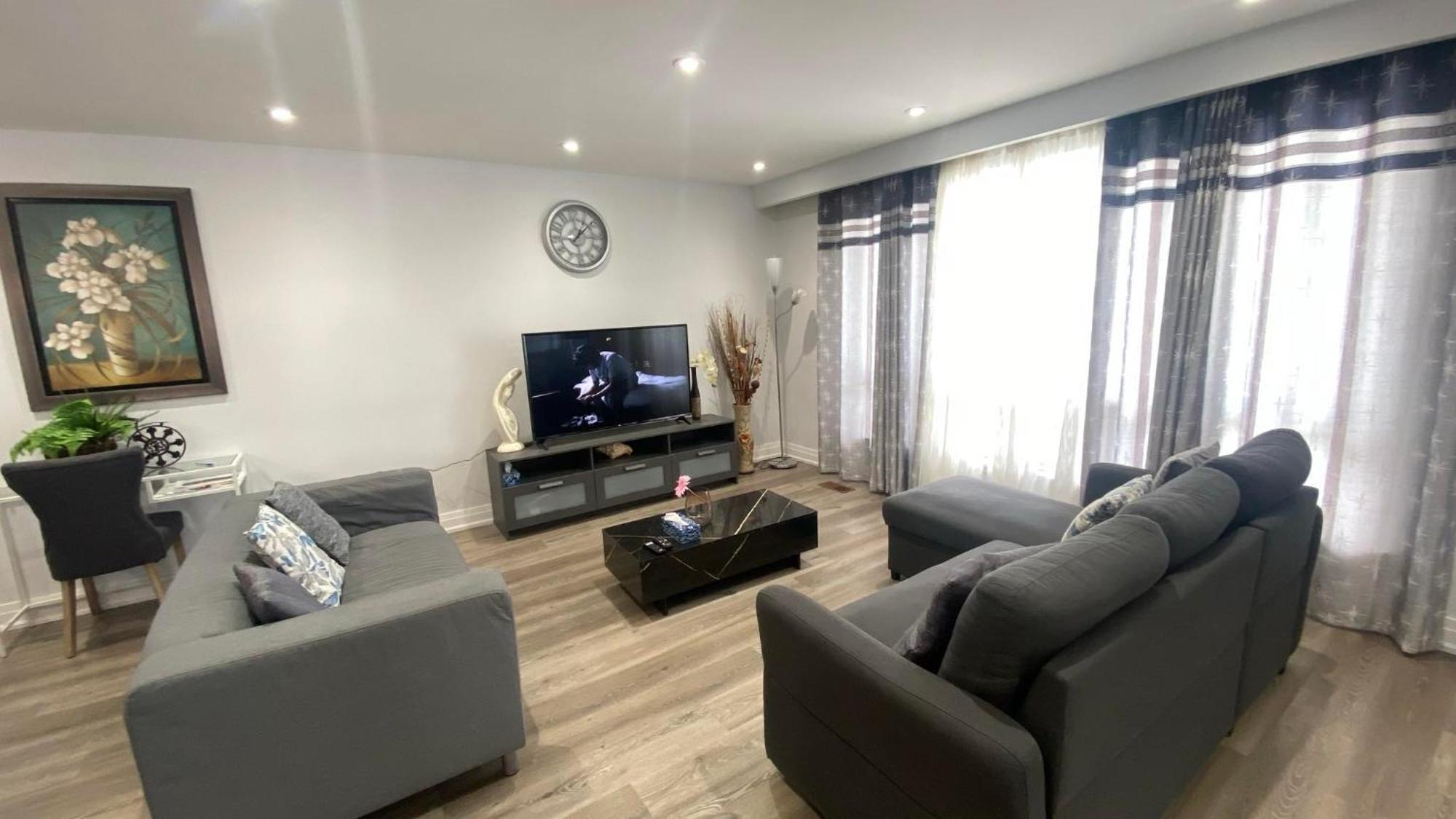 Spectacular 3 Bedroom 2 Wr House - Close To Airport Toronto Zewnętrze zdjęcie